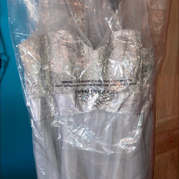 Only worn once - Picture 2 of 3